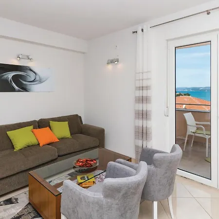 One-bedroom In Okrug Gornji