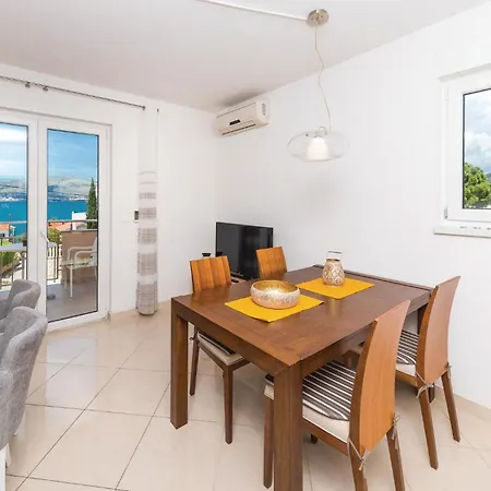 One-bedroom In Okrug Gornji Apartmán