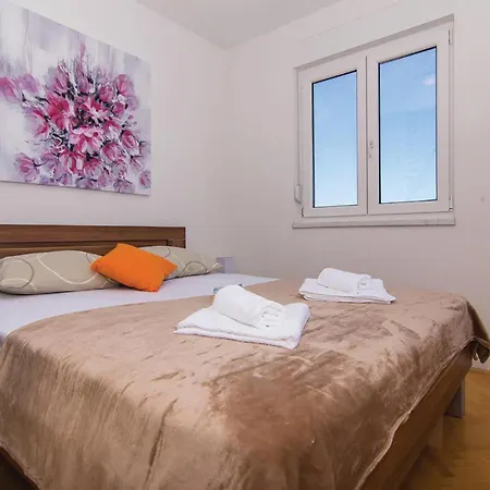 公寓 One-bedroom In Okrug Gornji 特罗吉尔