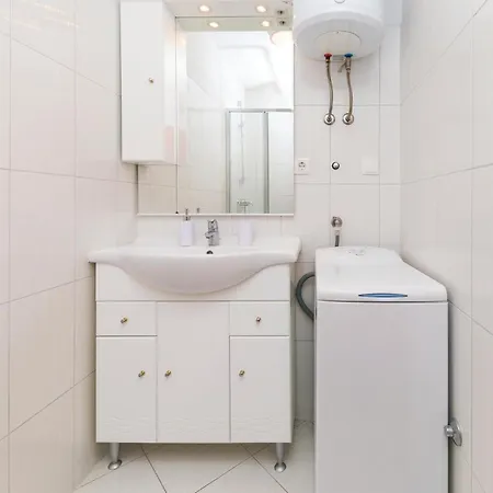 Apartment One-bedroom In Okrug Gornji