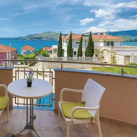 公寓 One-bedroom In Okrug Gornji 特罗吉尔