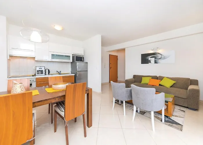 One-bedroom In Okrug Gornji 公寓 *