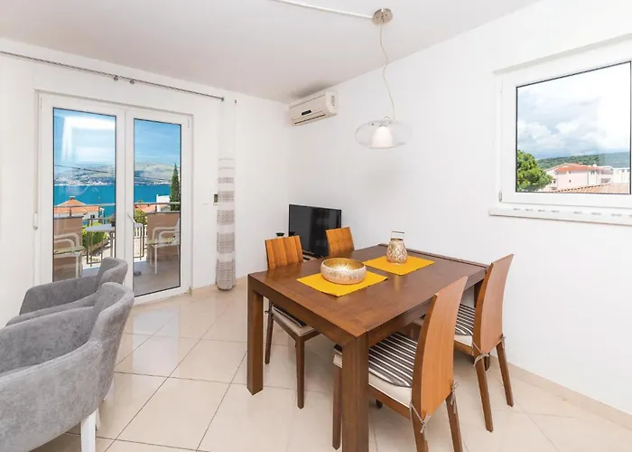 One-bedroom In Okrug Gornji 公寓